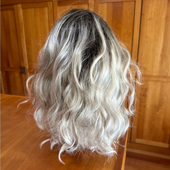 The Avalon wig by Estetica in vanilla macchiato - Picture 7 of 10